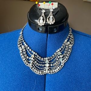 Sorrelli necklace and earrings
